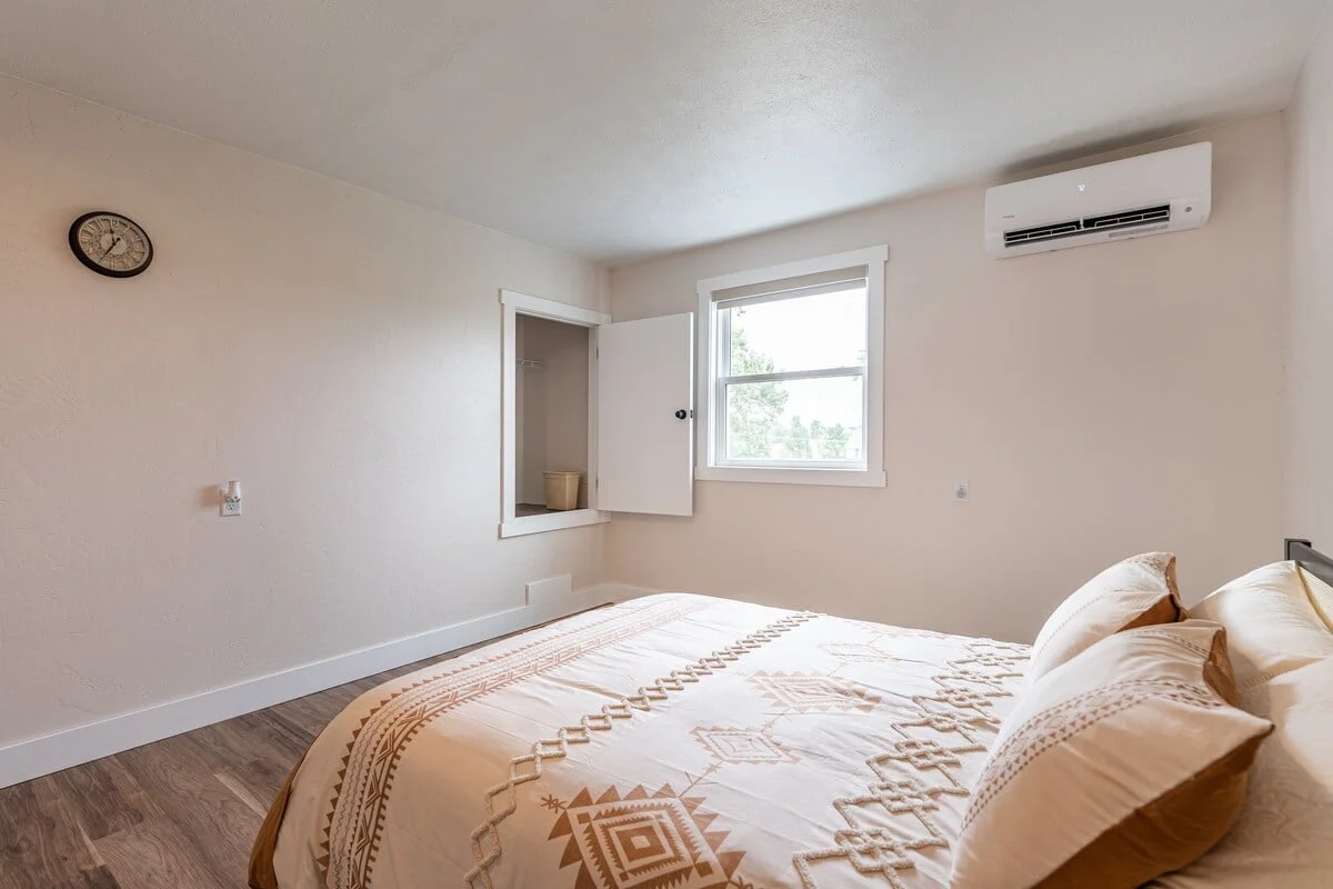 Bedroom 8 image 1