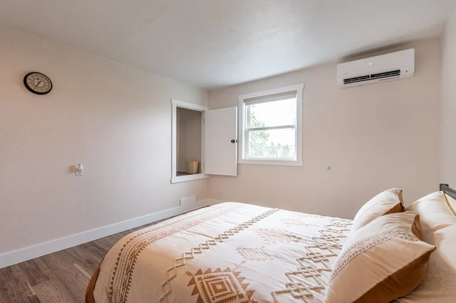 Bedroom 8 image 1