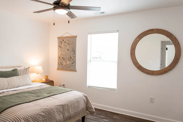 Bedroom 1 image 1