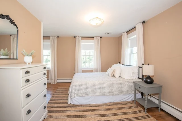 Bedroom 1 image 1