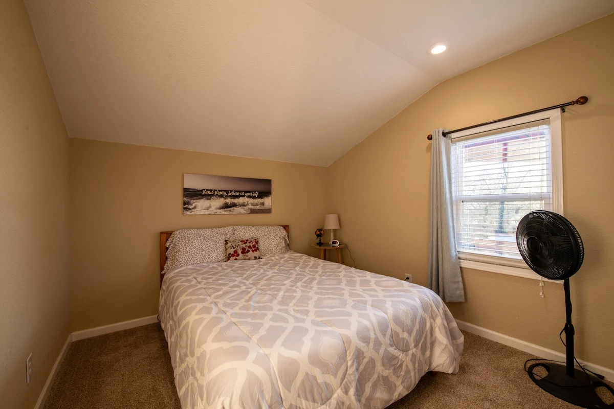 Bedroom 3 image 1
