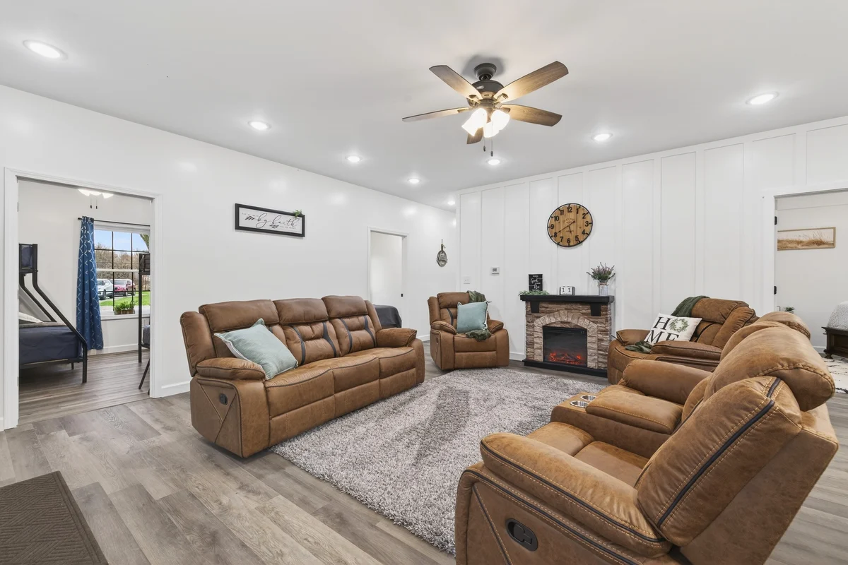 Home in Jasonville property photo 3