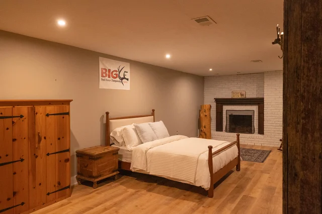 Bedroom 1 image 1