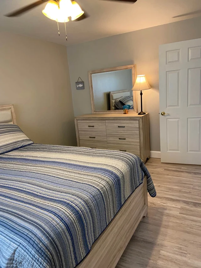 Bedroom 5 image 1