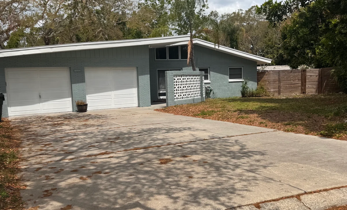 Pet Friendly Home close to beach with direct access to park property photo 1