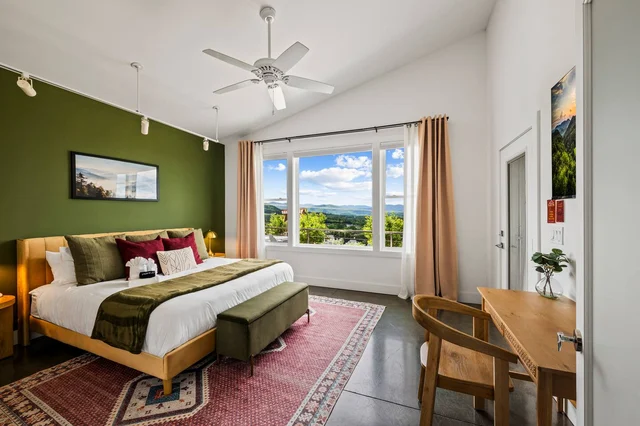 Bedroom 1 image 1