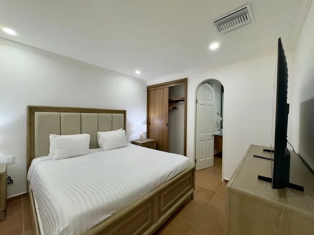 Bedroom 1 image 1