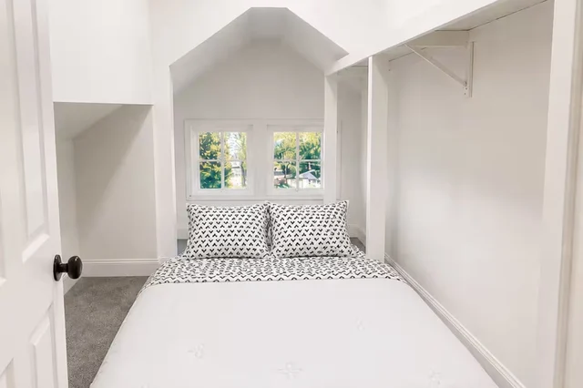 Bedroom 6 image 1