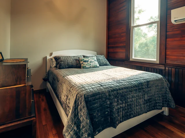 Bedroom 7 image 1