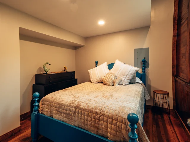 Bedroom 2 image 1
