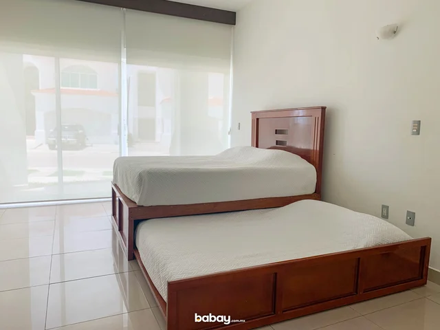 Bedroom 1 image 1