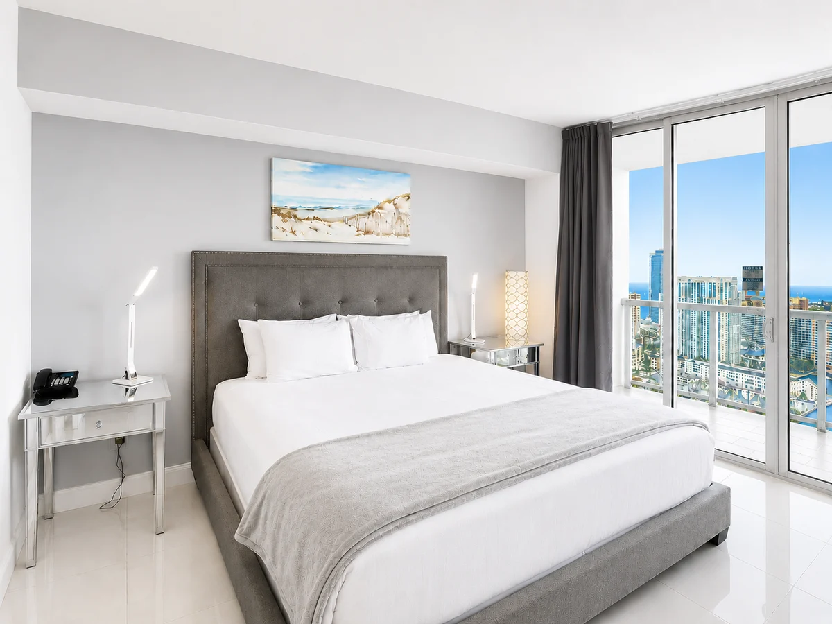 Condo in Hallandale Beach property photo 3