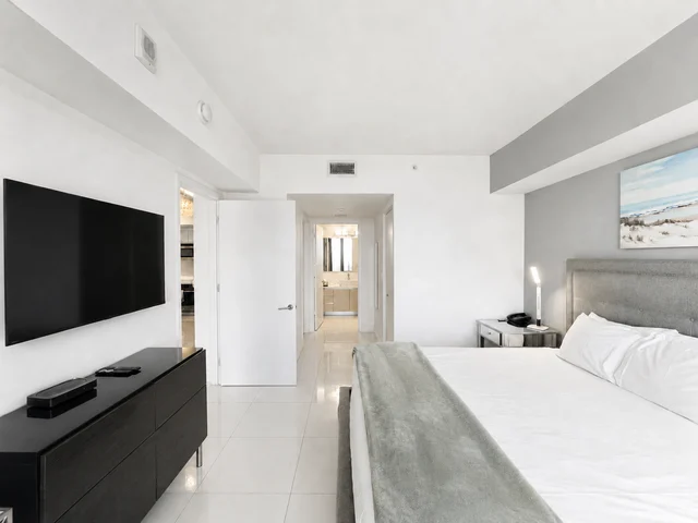 Bedroom 3 image 1