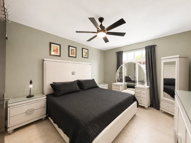 Bedroom 5 image 1