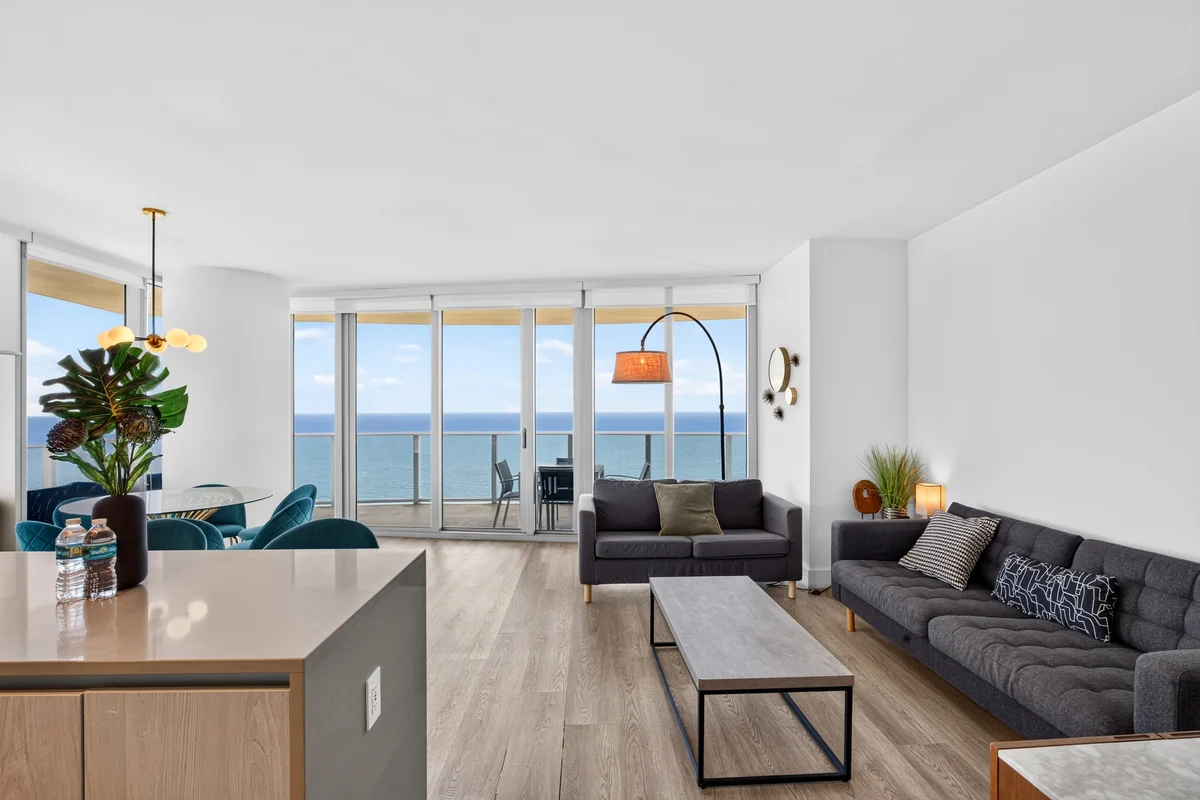 Condo in Hollywood property photo 4