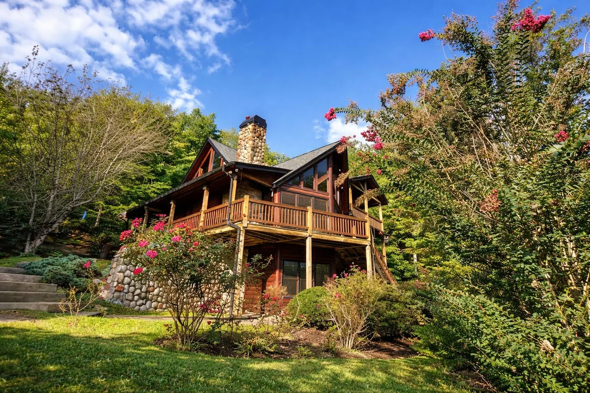 Property in Blue Ridge property photo 5