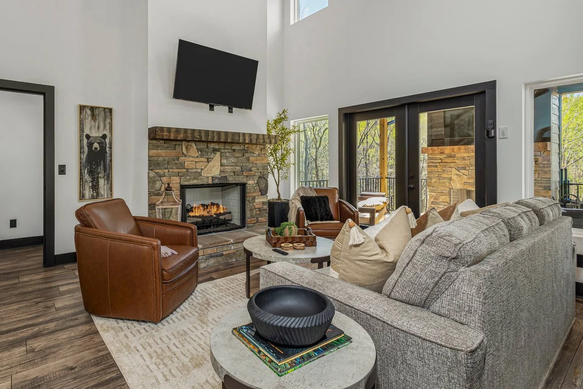 Hot Tub Cabin, Pizza Oven, 3 King Suites, Winery property photo 5