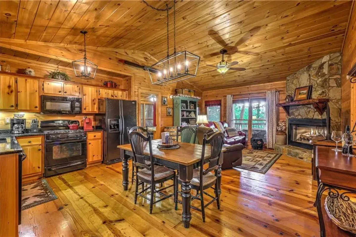Property in Blue Ridge property photo 5