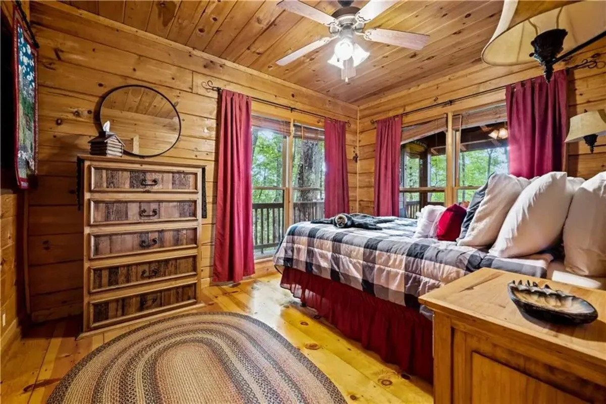 Bedroom 1 image 1