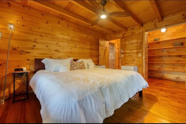 Bedroom 1 image 1