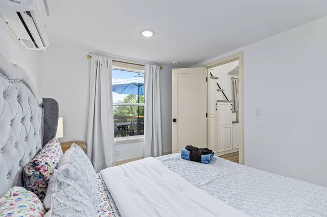 Bedroom 6 image 1