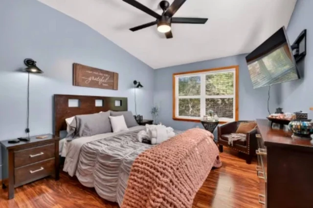 Bedroom 1 image 1