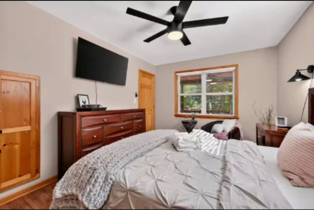 Bedroom 2 image 1
