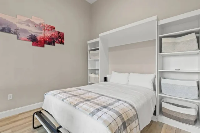 Bedroom 7 image 1