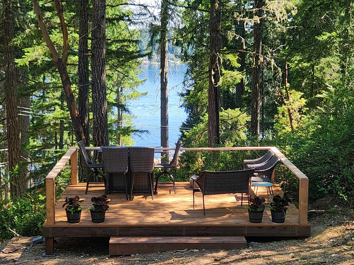 Outdoor soaking tubs w/lake views & private trails property photo 2