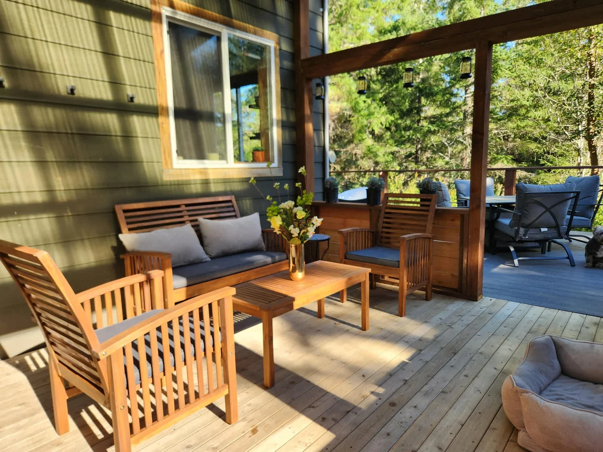 Outdoor soaking tubs w/lake views & private trails property photo 3