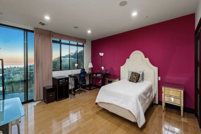 Bedroom 7 image 1