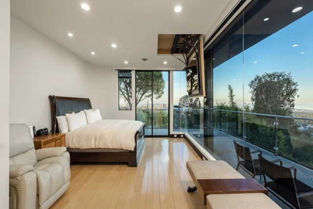 Bedroom 1 image 1