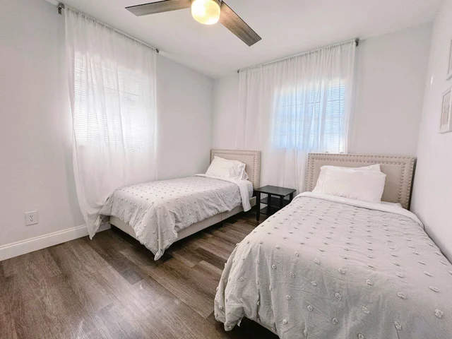 Bedroom 2 image 1