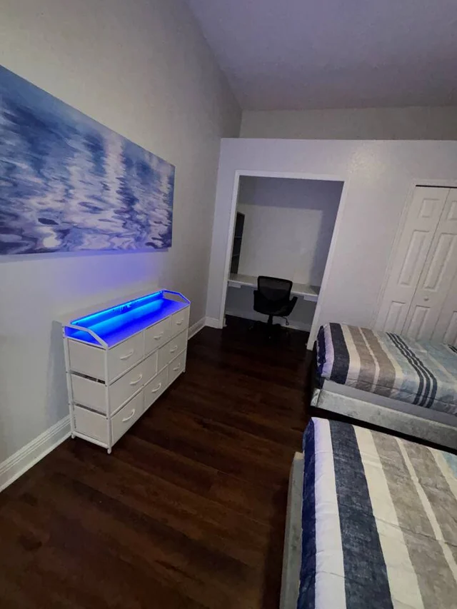 Bedroom 7 image 1
