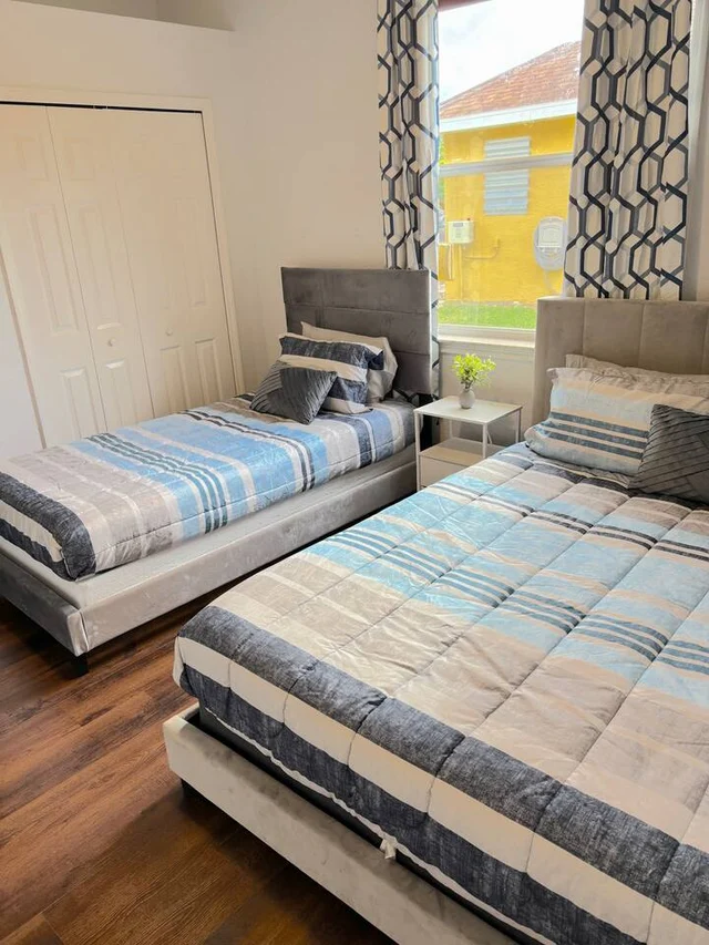 Bedroom 5 image 1