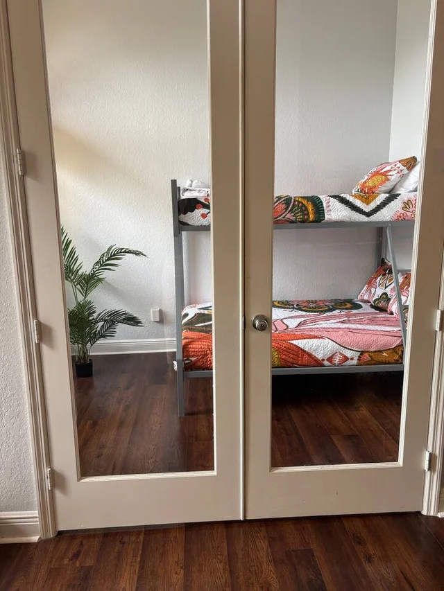 Bedroom 9 image 1