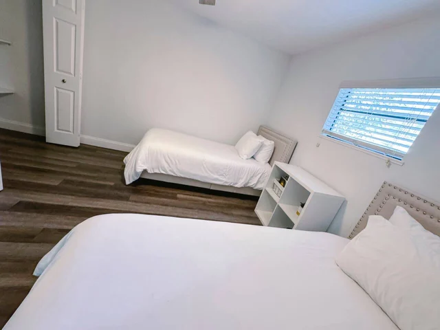 Bedroom 4 image 1