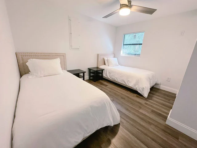 Bedroom 1 image 1