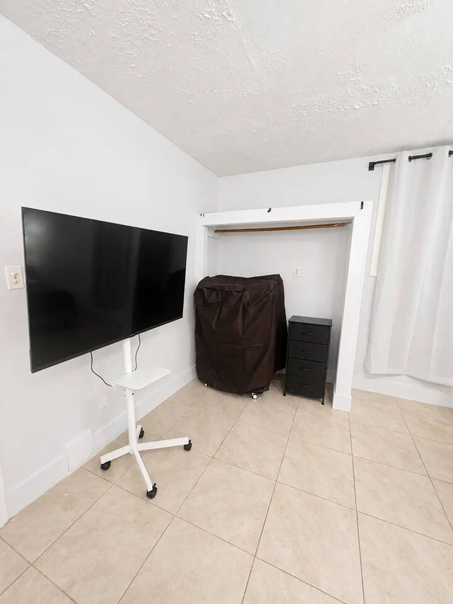 Bedroom 4 image 1