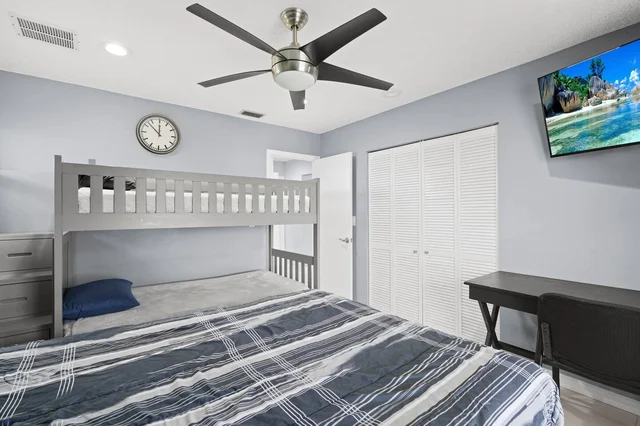 Bedroom 3 image 1