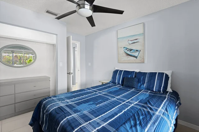 Bedroom 5 image 1