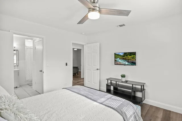 Bedroom 1 image 1
