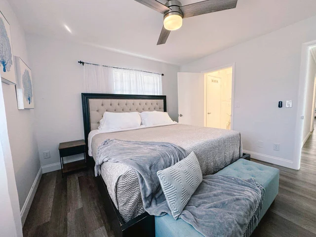 Bedroom 6 image 1