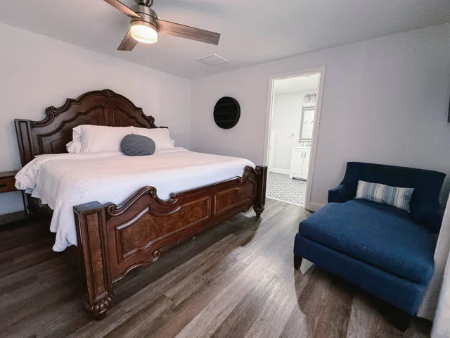 Bedroom 8 image 1