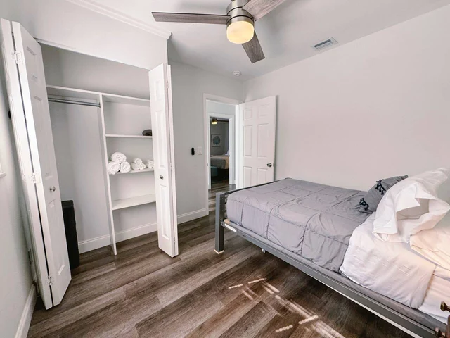 Bedroom 5 image 1