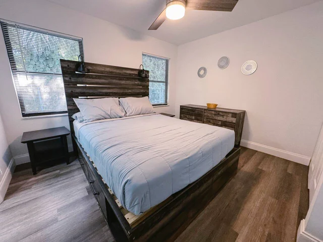 Bedroom 9 image 1