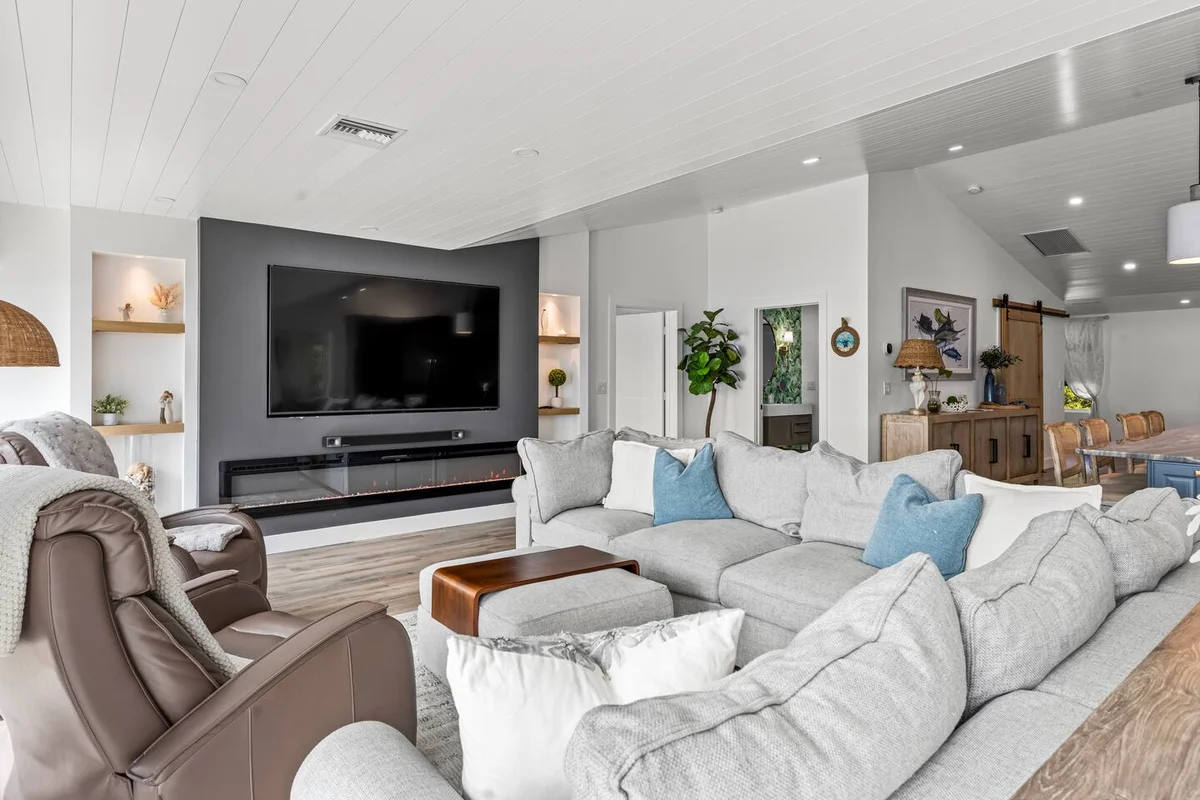 Waterfront Home w/ Guest House property photo 4