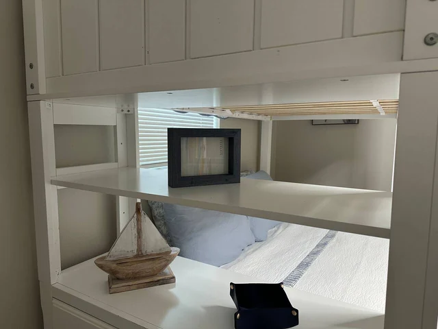 Bedroom 7 image 1