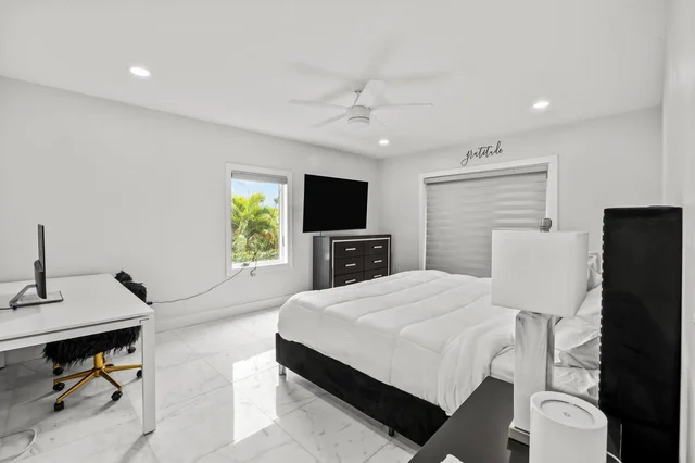 Bedroom 1 image 1