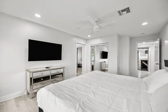 Bedroom 7 image 1